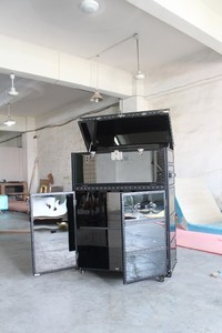 Meuble à vin et bijoux moderne en acier inoxydable brillant avec design antique, mobilier de salon, marque Favors - Product Image 2