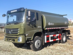 Camión DongFeng de gasolina con tracción en las 4 ruedas, listo para enviar, en venta, camión cisterna de gasolina con capacidad de carga de 15 toneladas, camión cisterna de petróleo. - Product Image 2