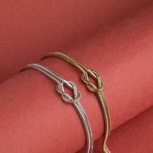 Bracelet minimaliste pour couples, plaqué or 18 carats, en acier inoxydable, étanche, chaîne serpent réglable, nœud d'amour - Product Image 3