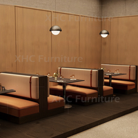 Chaise de salle à manger en cuir commerciale avec siège rembourré, design moderne et luxueux, mobilier pour café, restaurant, bistro, bar et espaces hôteliers