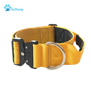 Collar Táctico Británico Resistente para Perro Grande de 2 Pulgadas de Ancho, Fabricado en Nailon Acolchado con Neopreno Suave y Hebilla de Metal - Product Image 1