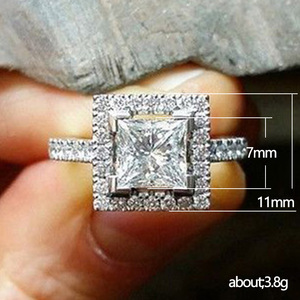 Anello Quadrato in Cristallo Unisex Stile Hip Hop Accessorio di Moda per Uso Quotidiano - Product Image 3