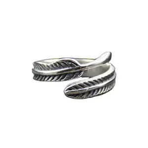 Neues Design Cool Retro 925 Thai Silber Farbe Keine allergische Thai Silber Federn Pfeil Männer Ring