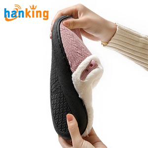 Ehanking Pantoufles d'intérieur confortables doublées peluche de couleur unie pour <span class=keywords><strong>femme</strong></span>, pantoufles décontractées d'hiver à enfiler en <span class=keywords><strong>fausse</strong></span> <span class=keywords><strong>fourrure</strong></span> - Product Image 5