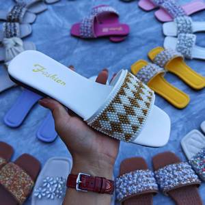 2026 <span class=keywords><strong>Chaussons</strong></span> plats <span class=keywords><strong>en</strong></span> <span class=keywords><strong>cuir</strong></span> PU avec strass, couleurs et tailles variées, pour femmes, sandales de plage, vente <span class=keywords><strong>en</strong></span> gros <span class=keywords><strong>en</strong></span> vrac, prix usine, <span class=keywords><strong>en</strong></span> stock - Product Image 3