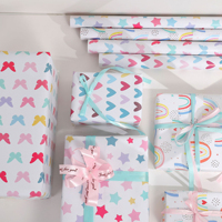 Papier cadeau mignon à motifs arc-en-ciel et cœurs - Imprimé papillons et étoiles aux couleurs pastel, emballage cadeau Kawaii pour anniversaire et fête d'enfants