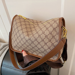 Sac à bandoulière rétro à motifs floraux pour femmes, style Europe et États-Unis, sac sous le bras tendance et élégant, sac à main simple - Product Image 1