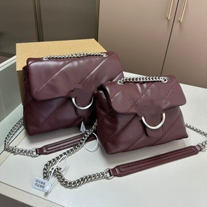 White Quilted Chain Shoulder Bag With Gold Hardware Fashion Crossbody Bag For Everyday Use All Seasons Spring 2026 - Product Image 4