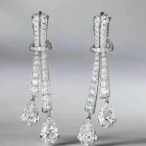 Boucles d'oreilles pendantes en or blanc 18 carats avec diamants taille poire, luxueuses, entièrement pavées, longues, à pampilles, pour mariage et banquet - Product Image 1
