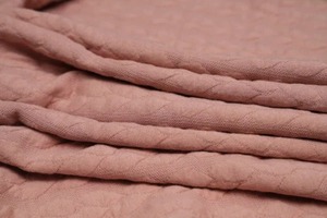Suministro al por Mayor de Tela Acolchada de Algodón y Poliéster Jacquard, Transpirable, Ligera, Suave y Cálida para Prendas de Vestir - Product Image 4