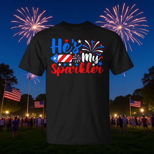 Camiseta para parejas con diseño de fuegos artificiales del 4 de julio de He's My Sparkler - Product Image 3
