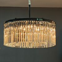 Lustre en cristal prismatique de luxe avec structure en métal noir pour maison à plafond haut