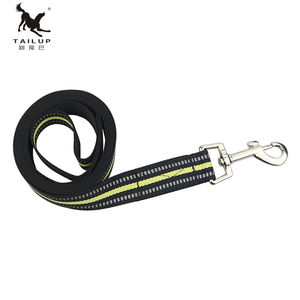 Para venta al por mayor de fábrica, correa de perro de poliéster a rayas clásica con Material reflectante resaltado, logotipo personalizable de 2,5 cm X 199cm - Product Image 4