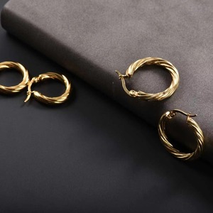 Pendientes de Aro Dorados con Textura Trenzada para Mujer, Acero Inoxidable, Minimalistas, Tipo Huggie, Pequeños, Medianos y Grandes, Joyería - Product Image 6