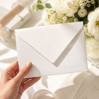 Enveloppe personnalisée de luxe en papier mat blanc avec logo gaufré et rabat diamanté pour invitation de mariage, fleuriste, carte-cadeau, entreprise