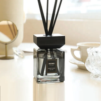 Bouteille de luxe transparente grise 50ml 100ml 150ml 200ml carré diffuseur d'huile essentielle avec bouchon en bois à vis