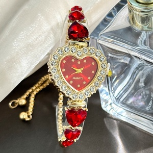 Reloj de Pulsera Elegante para Mujer con Diamantes, Caja en Forma de Corazón, Correa de Aleación, Movimiento de Cuarzo, Cierre Oculto, Correa Delgada y Cristal - Product Image 5