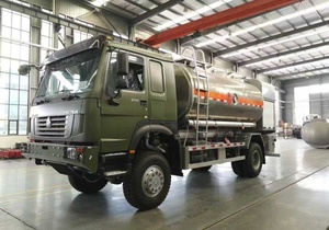 Camión de Reabastecimiento de Combustible HOWO Todoterreno 4X4 <span class=keywords><strong>con</strong></span> Medidor de Flujo y Carrete de Manguera para Reabastecimiento de Helicópteros - Product Image 2