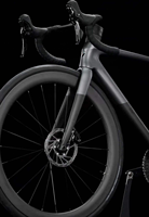 Vélo de route aérodynamique en fibre de carbone X7 avec freins à disque hydrauliques 2x12 vitesses, cadre ultraléger de 7,7 kg et passage des câbles interne