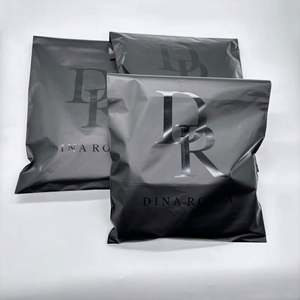 Enveloppes d'expédition en polymailleur biodégradable noir mat avec logo personnalisé, sacs d'expédition pour vêtements, sacs d'emballage pour vêtements - Product Image 3