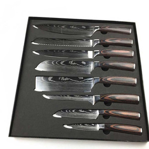 Conjunto de Presente de 8 Facas de Cozinha Profissionais Japonesas com Padrão Damasco a Laser em Aço Inoxidável para Fatiar e Santoku - Product Image 1