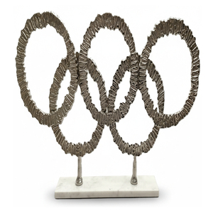 Sculpture d'anneau abstrait moderne en aluminium avec base en pierre blanche, art métallique décoratif pour la maison - Product Image 1
