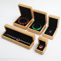 Boîte d'emballage de montre en carton rigide gaufré avec laminage mat, personnalisée, de luxe, en matériaux recyclés, avec logo personnalisé, fermeture magnétique