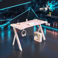 Table de jeu holographique transparente avec projection 3D et cartes de bataille à commande tactile, structure métallique, surface en cuir, design moderne