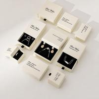 Sofort Lieferbar Großhandel Off-White Spezialpapier Schmuck-Geschenkbox mit Deckel und Boden für Ringe, Ohrringe und Halsketten-Verpackung