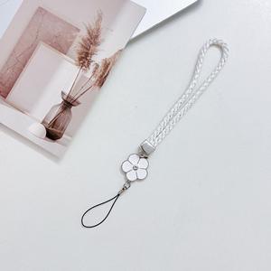 Cordon de téléphone coloré motif trèfle et camélia, en polyester tressé artisanal + boucle en alliage + matériau PP, style minimaliste, sangle chaîne - Product Image 3