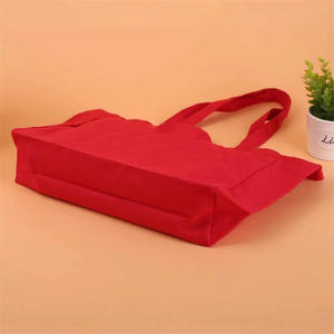 Sac fourre-tout en toile rouge à pois, sac à main en tissu de coton moyen à motifs personnalisés pour un usage quotidien, conception de lettres de célébration, vente en gros - Product Image 3