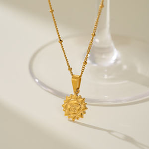 Myneck caliente nueva <span class=keywords><strong>fuente</strong></span> de joyería de moda 18k chapado en oro de acero inoxidable deslustre libre de moda Neo gótico sol colgante collar mujeres - Product Image 3