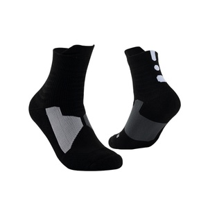 Chaussettes de basketball pour jeunes Elite Performance Crew, coupe haute, doublure épaisse en tissu éponge, respirantes, technologiques, vente en gros, personnalisables - Product Image 4