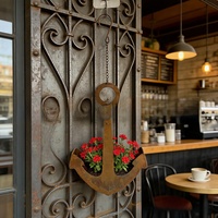 Nouveau produit pour jardin et cour : pot de fleurs suspendu en métal, décoration en fer forgé pour jardin, panier à fleurs décoratif pour cour.