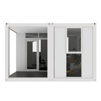 Villa modulaire préfabriquée à deux étages avec terrasse sur le toit, escalier extérieur et façade en verre pour une vie de vacances