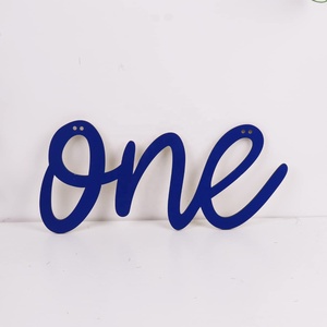 Segno di <span class=keywords><strong>legno</strong></span> di compleanno una lettera di ritaglio uno per il primo compleanno del ragazzo decorazione della parete della festa di compleanno espositore da tavolo Banner per seggiolone - Product Image 3