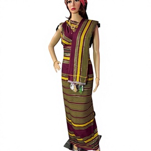 Elegante Vestido de Novia Africano de Encaje Kanga, Traje Tradicional con Bordados y Detalles de Cuentas, Mangas Largas, Algodón Ligero y Ecológico - Product Image 4