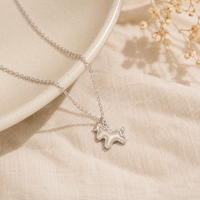 Collier Pendentif Licorne en Nacre Naturelle, Chaîne Claviculaire en Tungstène Électroplaqué Haut de Gamme, Pendentif Cheval Niche pour Femme