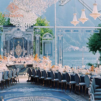 Ensemble de table et chaises de banquet Infinity Chivalry en acier inoxydable empilables et durables pour hôtels de luxe, mariages et appartements
