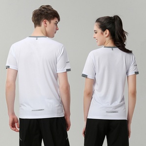 เสื้อยืดกีฬาผ้าโพลีเอสเตอร์ 100% ระบายอากาศ แห้งเร็ว แบบสปอร์ต สีพื้น ดีไซน์เนอร์ รับทำโลโก้ตามสั่ง สำหรับทุกเพศ ทุกวัย ลดราคาพิเศษ - Product Image 5