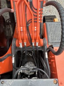 รถขุด Doosan DX225LC มือสอง ขนาด 22 ตัน เครื่องยนต์ Isuzu ระบบไฮดรอลิก ปั๊มเกียร์ Tier 3 ไม่มี DEF รุ่นปี 2024 สำหรับงานขุดหินขนาดเล็ก บรรทุกหินรวม - Product Image 6