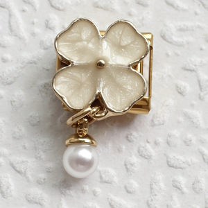 Abalorio Colgante Modular Delicado de Acero Inoxidable de 9mm con Flor Esmaltada, Corazón de Cristal CZ y Eslabones Italianos para Fabricación de Pulseras - Product Image 2