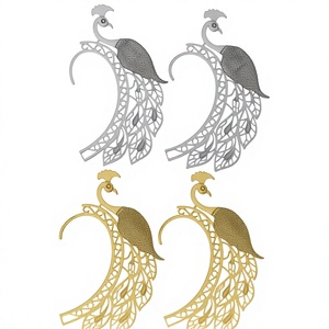 Pendientes de puño de oreja con diseños de pavo real dorado y plateado con estilo bohemio de diamantes para bodas, fiestas, Material de latón con chapado en plata - Product Image 1