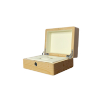Boîte à montre en bois clair faite à la main, couvercle à fermeture magnétique, plusieurs compartiments, logo personnalisé gravé au laser, étui de rangement pour montre