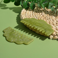 Vente en gros Peigne de jade Xiuyan Massage de la tête et du corps Peignes à cheveux Gua Sha Jade pour femmes Massage du cuir chevelu