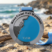 Médailles Métalliques Personnalisées en Alliage de Zinc Plaqué Argent avec Logo Émaillé 3D, Design Course Côtière, Médaille de Demi-Marathon 13,1 km pour Coureurs Plébiscités