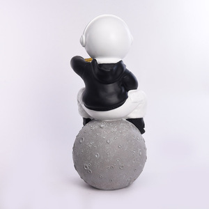 Oturma odası Nordic Led ışık reçine parti dekorasyon aksesuarı <span class=keywords><strong>Modern</strong></span> ev yaşam boyutu astronot heykel - Product Image 5