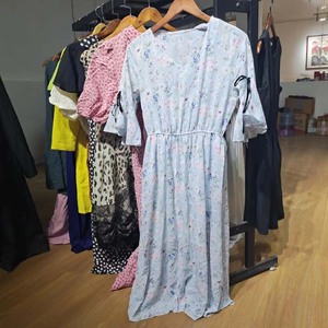 Balla per le donne nel Regno Unito vecchio codice contenitore Bea balle di importazione <span class=keywords><strong>Vip</strong></span> 45kg miste alla rinfusa di seconda mano balle di vestiti usati - Product Image 1