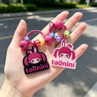 Porte-clés en acrylique double style personnalisé avec logo, motif personnage de dessin animé, perle clochette, pendentif de sac, vente en gros directe usine