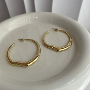 ต่างหูแฟชั่นผู้หญิงสไตล์ยุโรป-อเมริกัน ดีไซน์ผีเสื้อทรงเรขาคณิต ขนาดใหญ่ ไม่สมมาตร ชุบทอง/เงิน - Product Image 4